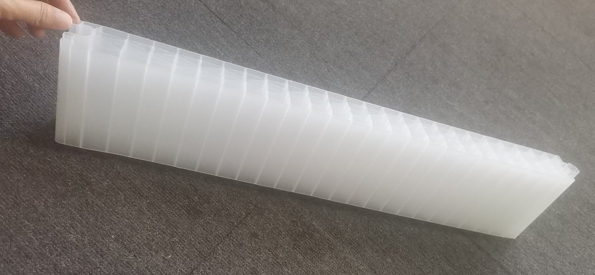 PC插接板多腔中空端面结构